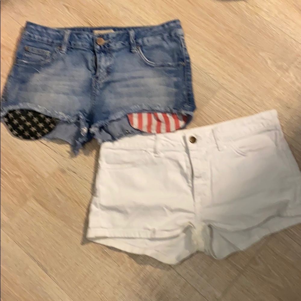 Cute pair of shorts, just in time for summer!